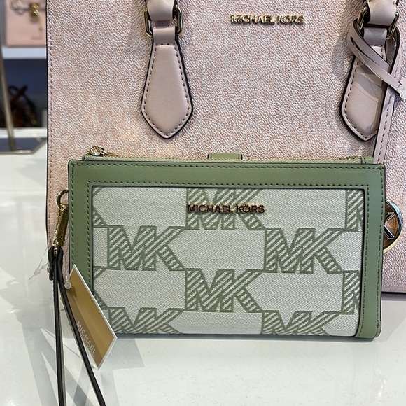 MICHAEL KORS JET SET TRAVEL 35S3GTVW7J LIGHT SAGE LG DOUBLE ZIP WRISTLET-WALLET - Picture 8 of 16